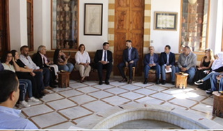 جنبلاط يحذّر من “المسار الذي تتجه إليه الأمور