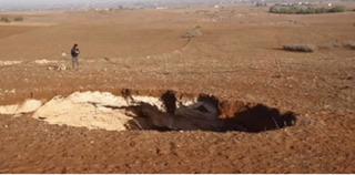 على غرار تركيا.. حفرة ضخمة غامضة تظهر فجأة وتثير الرعب في المغرب