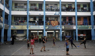 لامكان للهروب في غزة…الاونروا تفتح ابوابها للفلسطينين