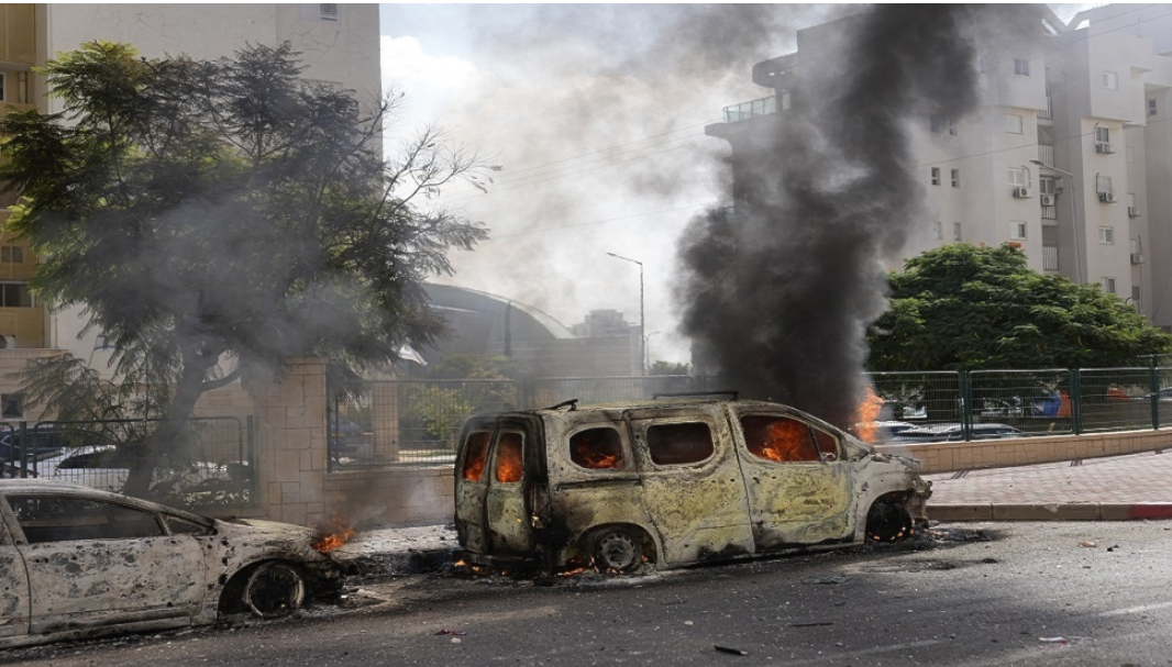 أكثر من ملياري دولار شهرياً….خبير اقتصادي يكشف