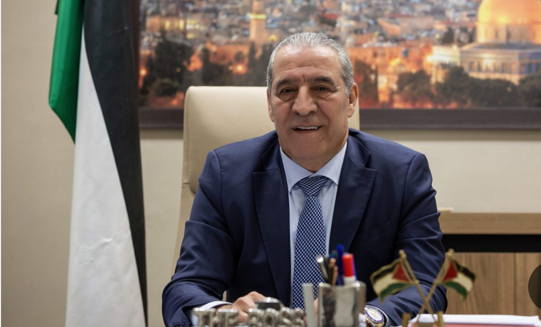 أمين سر اللجنة التنفيذية لمنظمة التحرير حسين الشيخ خلال لقائه مع قناة الجزيرة:*