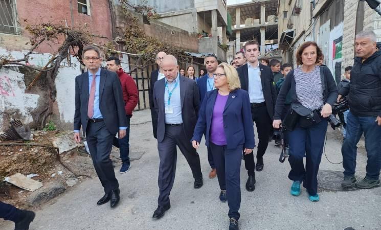 وزيرة التنمية الألمانية سفينيا شولتزه تزور مخيما للاجئين في الضفة الغربية