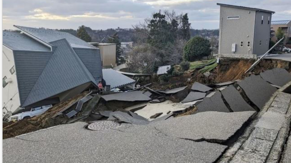 وكأنها نهاية العالم... مشهد "مرعب" من شارع في اليابان بعد الزلزال