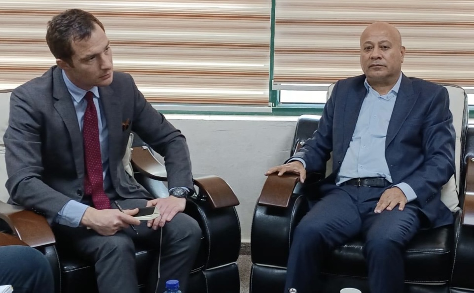 د. أبو هولي يبحث مع نائب القنصل الفرنسي ازمة الاونروا المالية والأوضاع الإنسانية في قطاع غزة