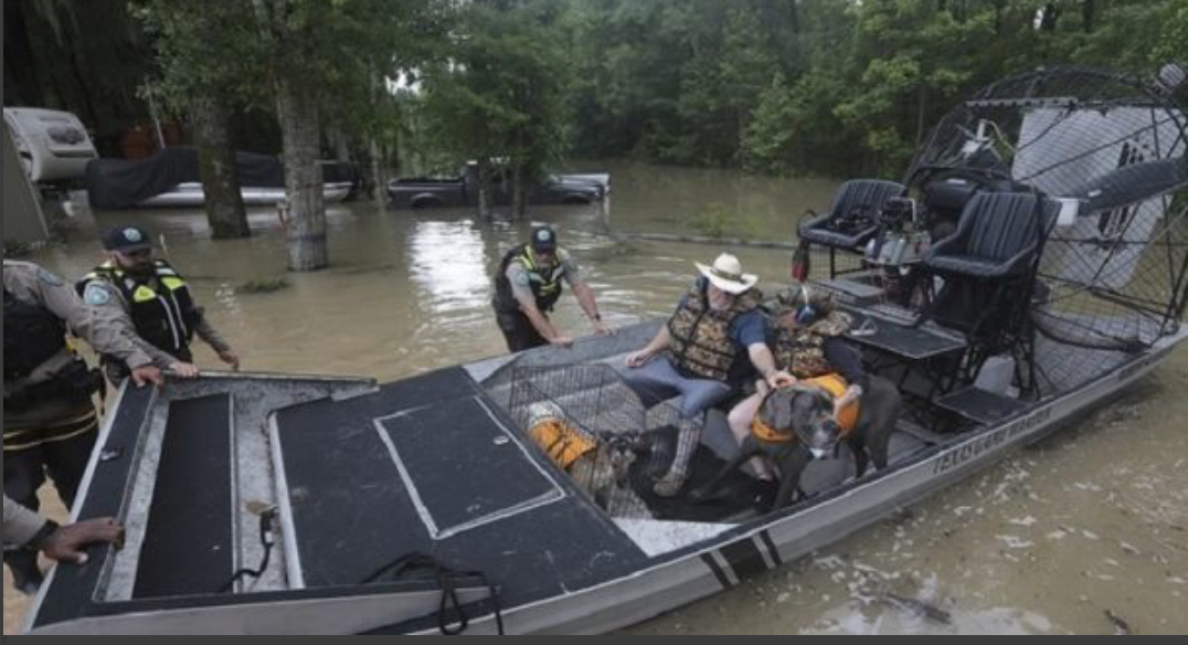 إجلاء المئات من منازلهم بعد الفيضانات في تكساس الأميركية