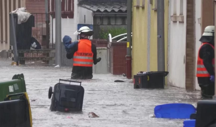 فيضانات ألمانيا تحول الشوارع أنهارًا!