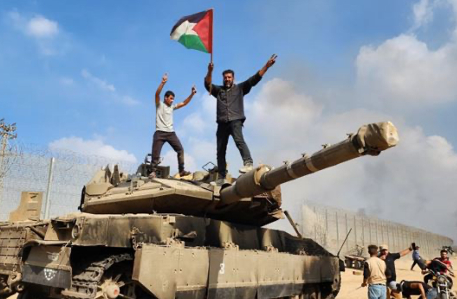 "صاحب الرواية الأشهر" يتراجع عن إتهامه لحماس بالإعتداءات الجنسية