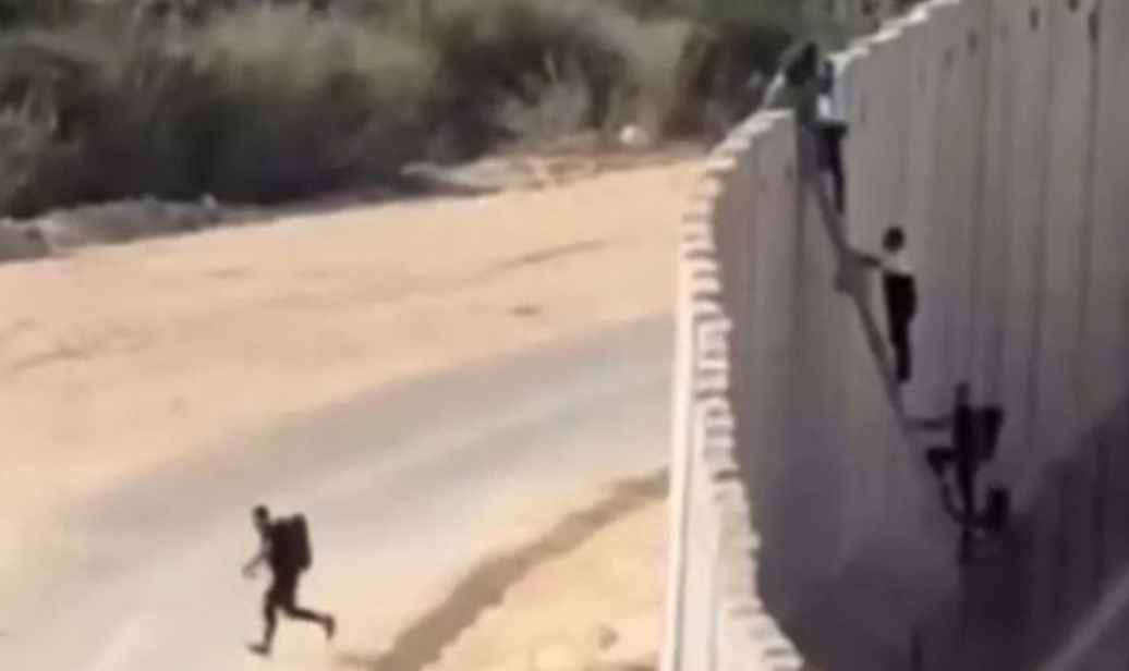 من الضفة الغربية إلى داخل (إسرائيل)... فلسطينيون يتسللون باستخدام "سلم"!