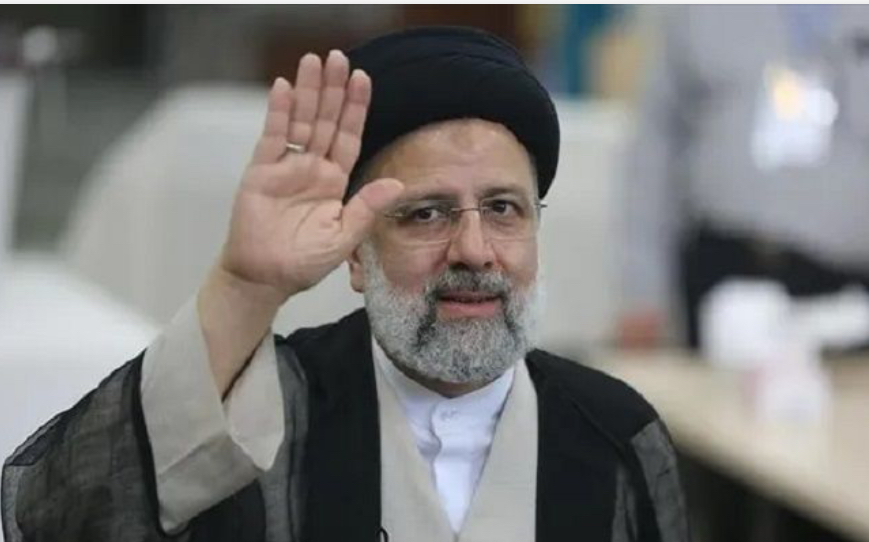 التقرير النهائي عن سبب تحطم مروحية الرئيس الإيراني