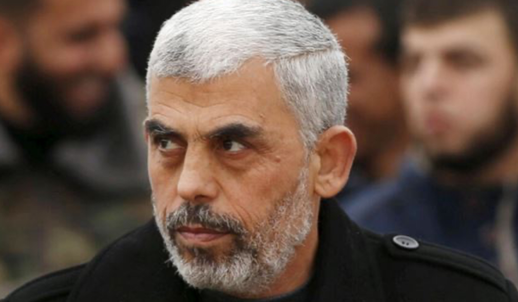 تساؤلات وتكهنات إسرائيلية حول صورة للسنوار!