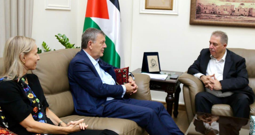 السفير دبور يستقبل المفوض العام لوكالة الاونروا