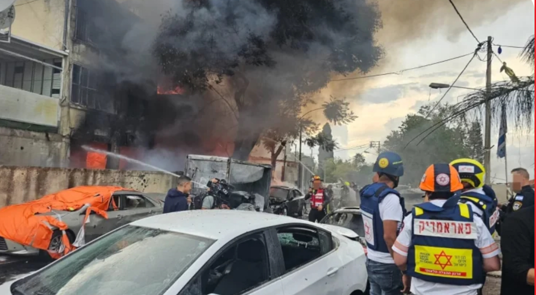 رئيس بلدية حيفا يشكو من ضربات حزب الله!