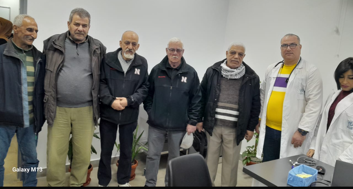 اتحاد نقابات عمال فلسطين فرع الشمال يجول على مركز عيادة مخيم البداوي