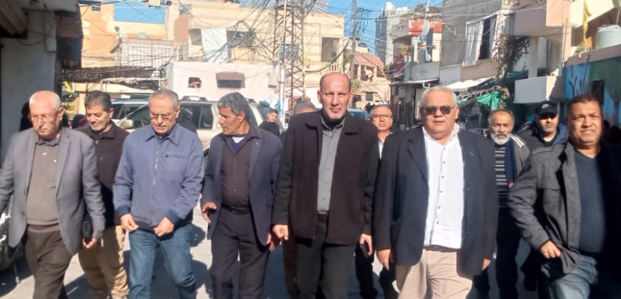وفد قيادي من الجبهة الديمقراطية يجول في مخيمات صور