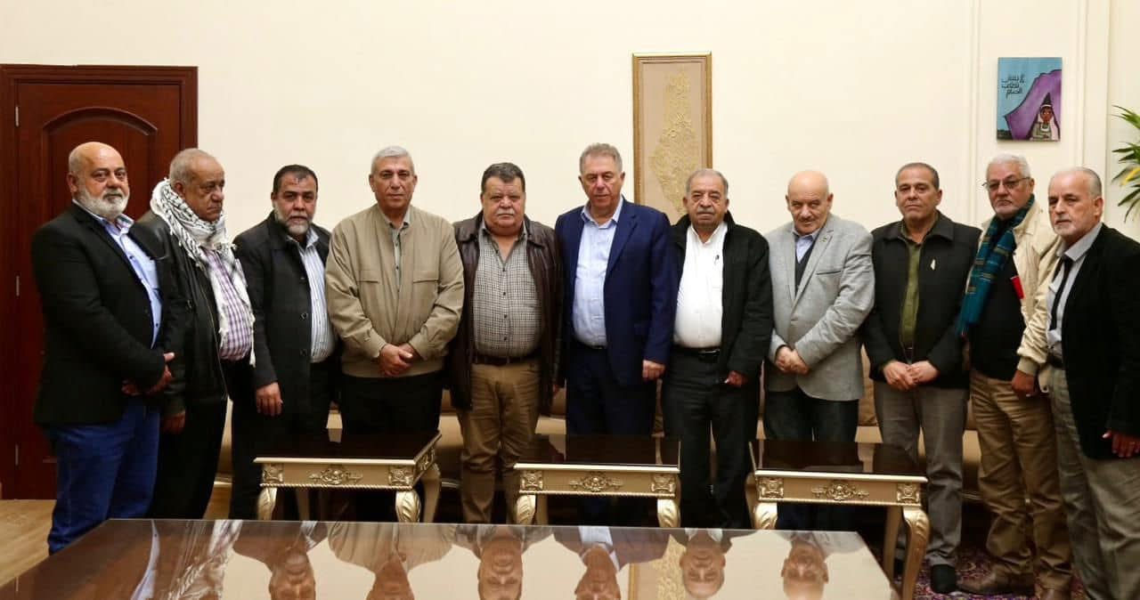 السفير دبور يلتقي لجنة المتابعة المركزية في اللجان الشعبية
