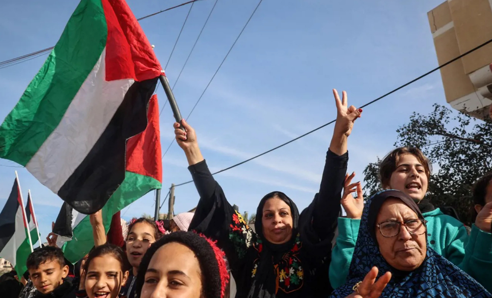 أسرانا الأبطال على موعد مع الحرية بدءاً من اليوم".