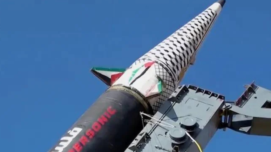 اليمن يصعّد دعماً لغزة: ضربات بالستية تُربك حركة الطيران في إسرائيل!