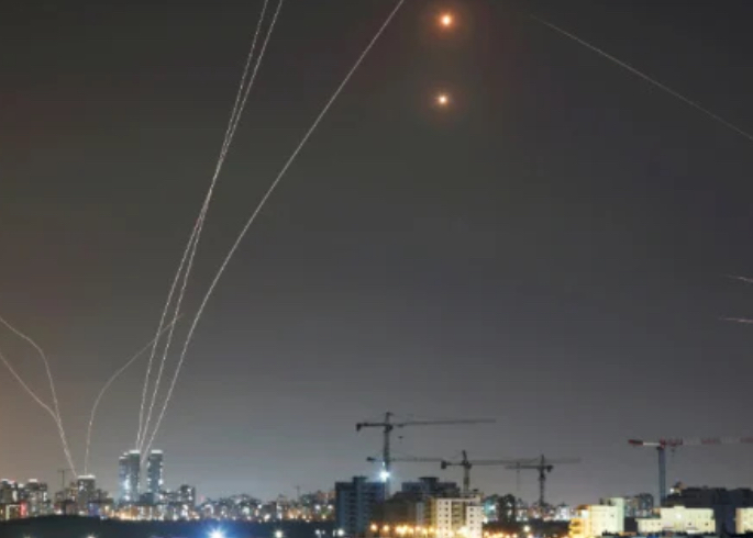 عاملٌ مفاجئ"... ترامب يكشف السر وراء هدنة طهران وتل أبيب