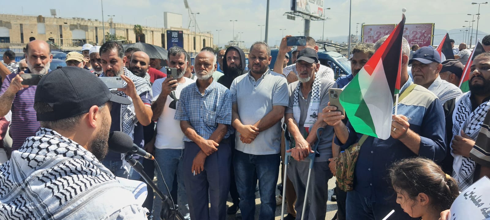 اعتصام فلسطيني أمام مقر الاونروا في بيروت يرفض تقليص الخدمات*
