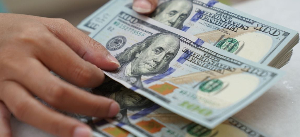 بعد تضارب المعلومات... إليكم حقيقة رفع سقف السحوبات من المصارف!