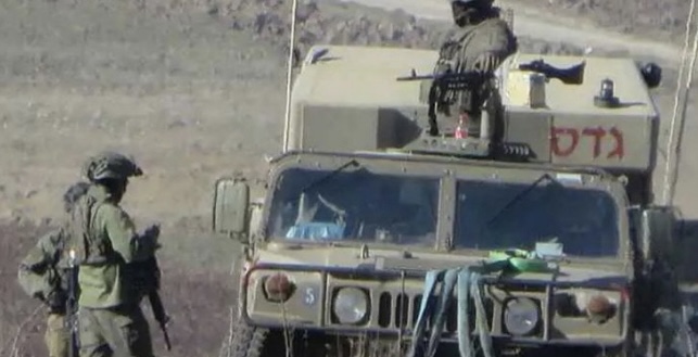 توتر على حدود الجولان… قوة إسرائيلية تتوغل وتُقيم حاجزاً