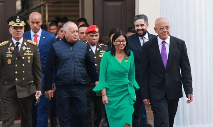 ماذا ينتظر أمريكا وفنزويلا بعد اعتقال نيكولاس مادورو وتعيين نائبته رئيسة مؤقتة للبلاد؟