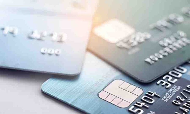 ترامب يدعو إلى وضع حدّ أقصى للفائدة على بطاقات الائتمان بنسبة 10% لمدة عام