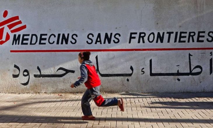 شبيغل: حين تصبح الإغاثة تهديدا.. لماذا استهدفت إسرائيل «أطباء بلا حدود»؟