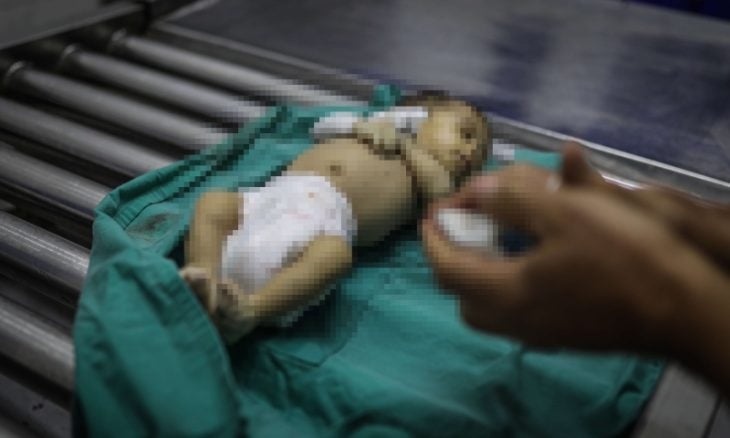 غزة.. وفاة رضعية فلسطينية متأثرة بالبرد القارس