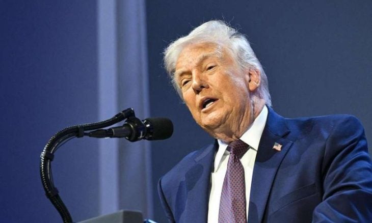 ترامب في “غرينلاند وفنزويلا ومجلس السلام”: أنا “المخلّص الأشقر” وباني الذكاء الاصطناعي