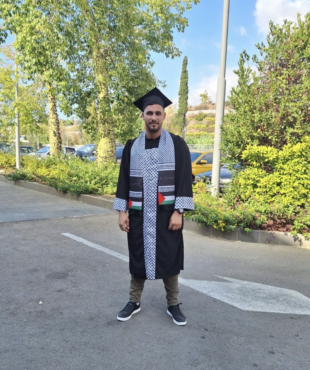 *مبارك التخرّج المشرّف للشاب ربيع حسين* 🎓✨
