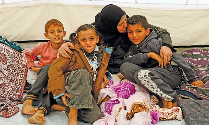 إسرائيل تحوّل معبر رفح شبه سجن