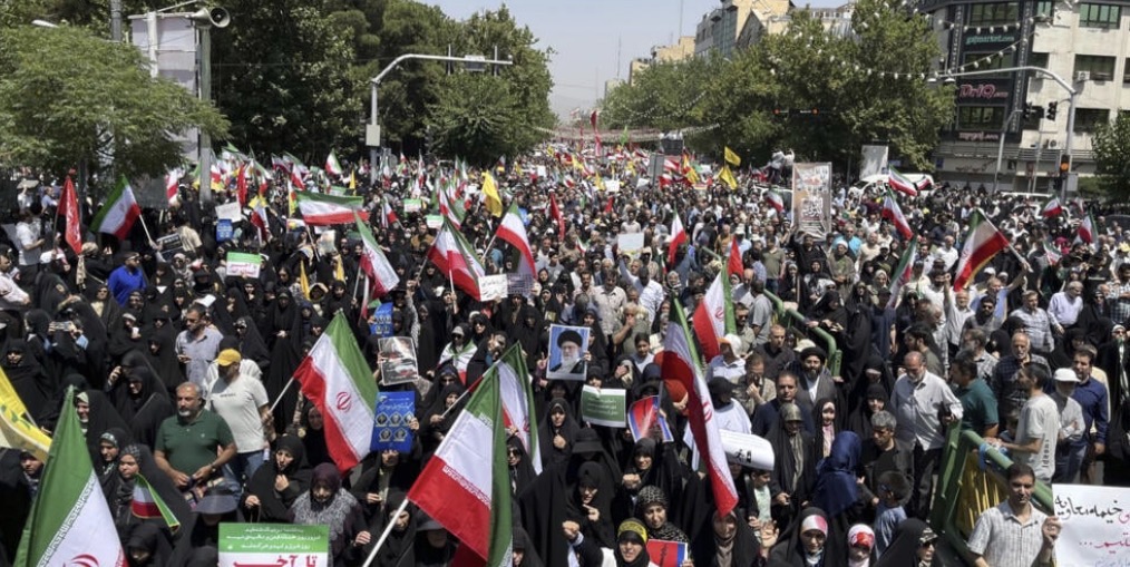 تنازلات متبادلة... محادثات حاسمة في عمان بين أميركا وإيران