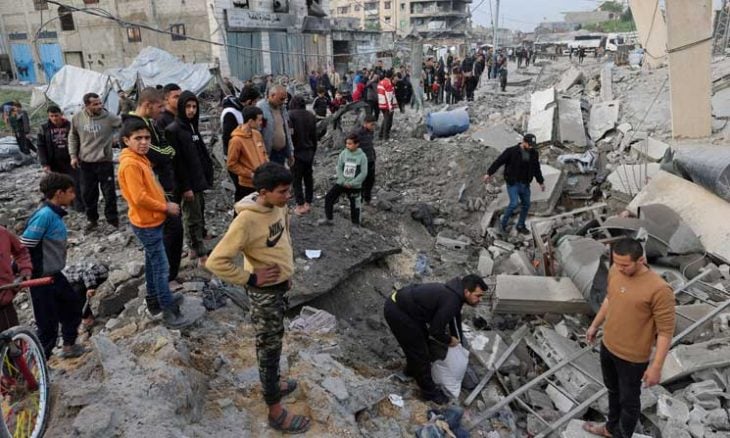 استشهاد 3 فلسطينيين بنيران إسرائيلية في وسط وجنوب غزة