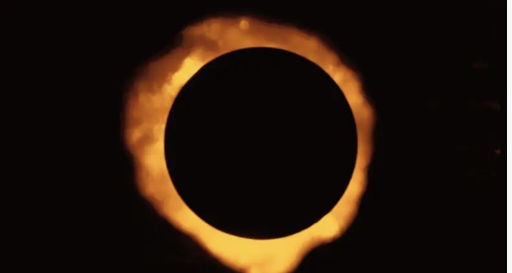 كسوف الشمس الأول في 2026: أين سترى "حلقة النار" في 17 فبراير؟