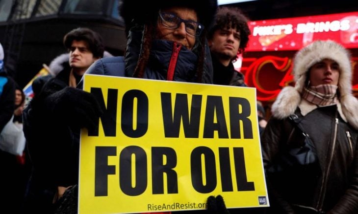 فنزويلا تعتزم منح المزيد من مناطق إنتاج النفط لشركتي شيفرون الأمريكية وريبسول الإسبانية