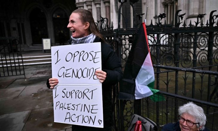 المحكمة العليا البريطانية تقضي بعدم قانونية حظر منظمة “فلسطين أكشن”