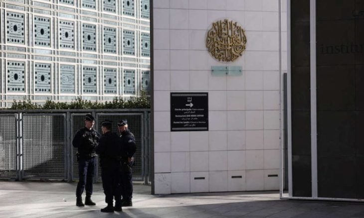 مداهمات تستهدف جاك لانغ في معهد العالم العربي في باريس على خلفية قضية إبستين