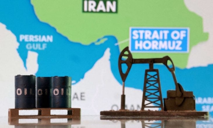 جيه.بي مورغان: إغلاق مضيق هرمز ربما يجبر العراق والكويت على خفض إنتاج النفط