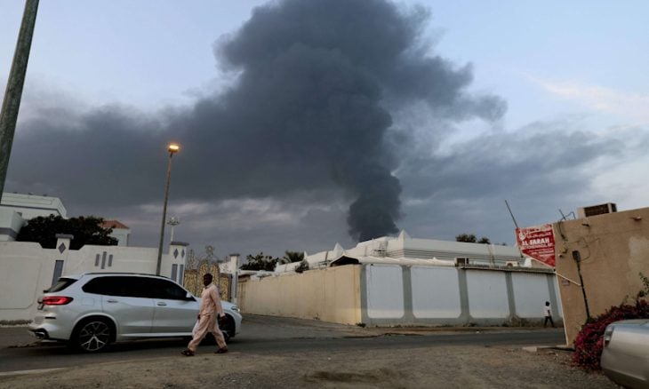 البحرين تعلن إصابة 3 أشخاص وتضرر محطة لتحلية المياه في قصف إيراني.. والإمارات والسعودية تتعرضان لهجمات