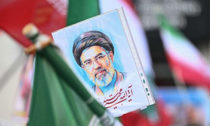 الزعيم الأعلى الإيراني الجديد يرفض مقترحات تهدئة التوتر مع أمريكا
