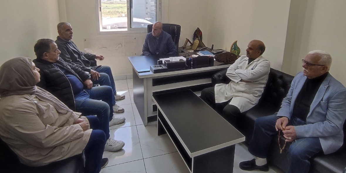 اللجان الشعبية تلتقي الهلال الأحمر في الشمال .