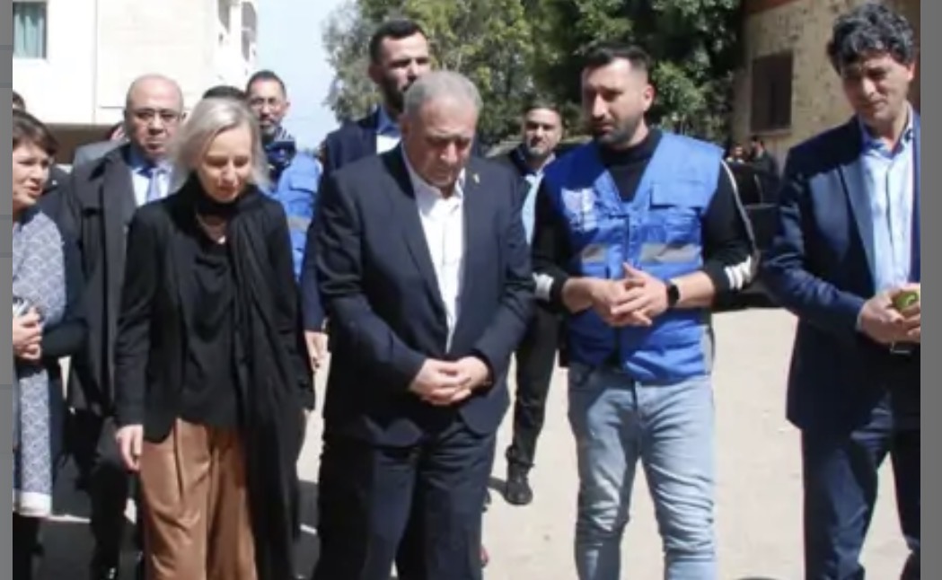 السفير الاسعد يتفقد النازحين من ابناء شعبنا في مركز سبلين