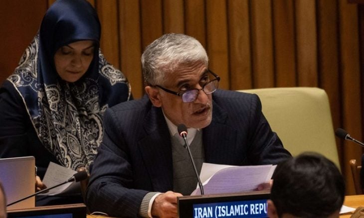 إيران تستنكر “انتهاكا خطيرا لسيادتها” بعد دخول الحصار الأمريكي حيز التنفيذ