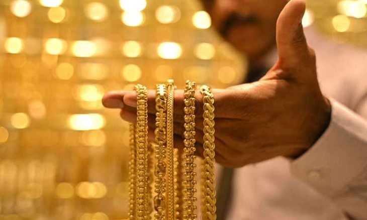 الذهب يهبط مع التركيز على محادثات أمريكا وإيران وقرارات بنوك مركزية