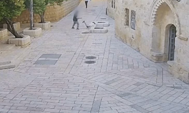 سفير إسرائيلي سابق يصف الاعتداء على الراهبة الفرنسية في القدس المحتلة بأنه “إرهاب يهودي” ـ (فيديو)
