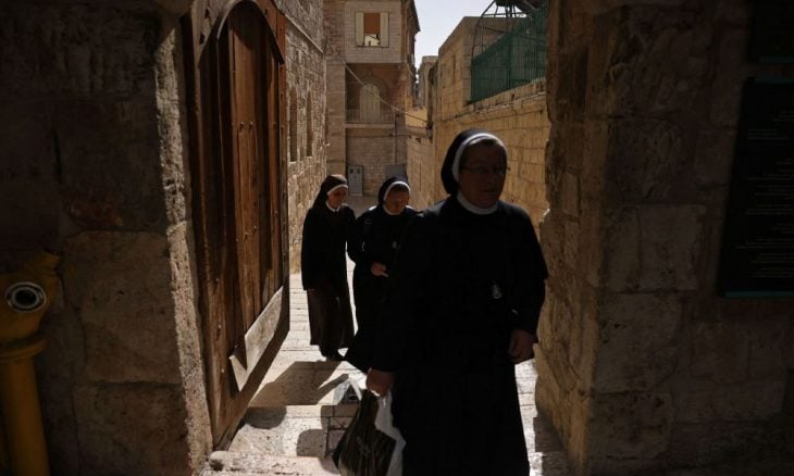 مسيحيو القدس بين القلق والإصرار بعد اعتداء يهودي متطرف على راهبة فرنسية ـ (فيديو)