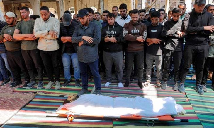 غزة.. تشييع نجل خليل الحية بعد استشهاده متأثراً بقصف إسرائيلي- (صور)