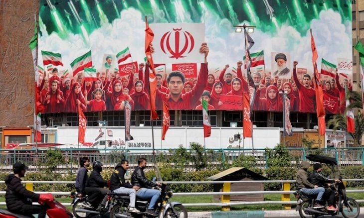 إيران تهدد باستهداف “المراكز الأمريكية” في المنطقة في حال مهاجمة ناقلاتها