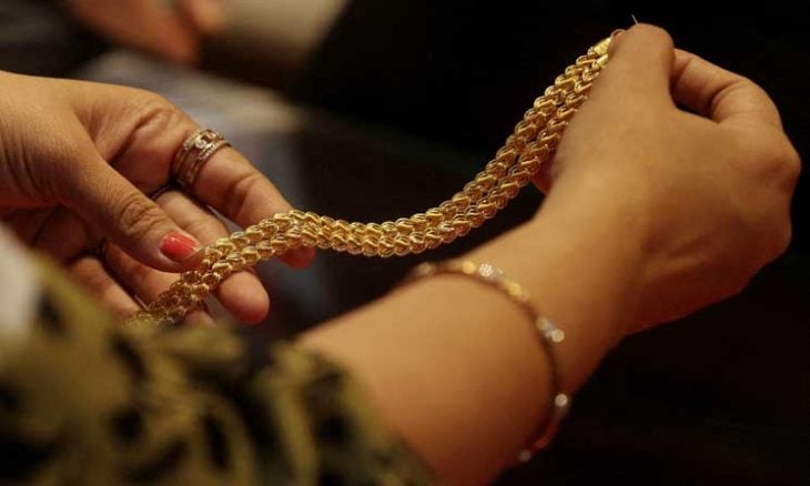 الذهب ينخفض متأثرا بمخاوف التضخم مع تعثر محادثات السلام بين أمريكا وإيران